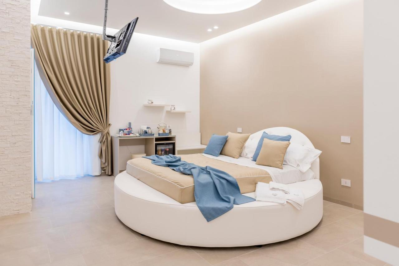 Romantic Suite Monopoli Luaran gambar