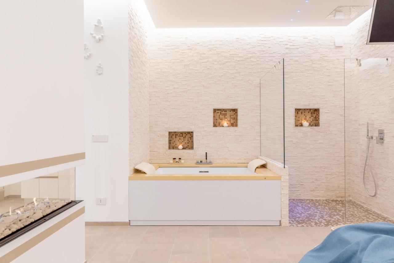 Romantic Suite Monopoli Luaran gambar