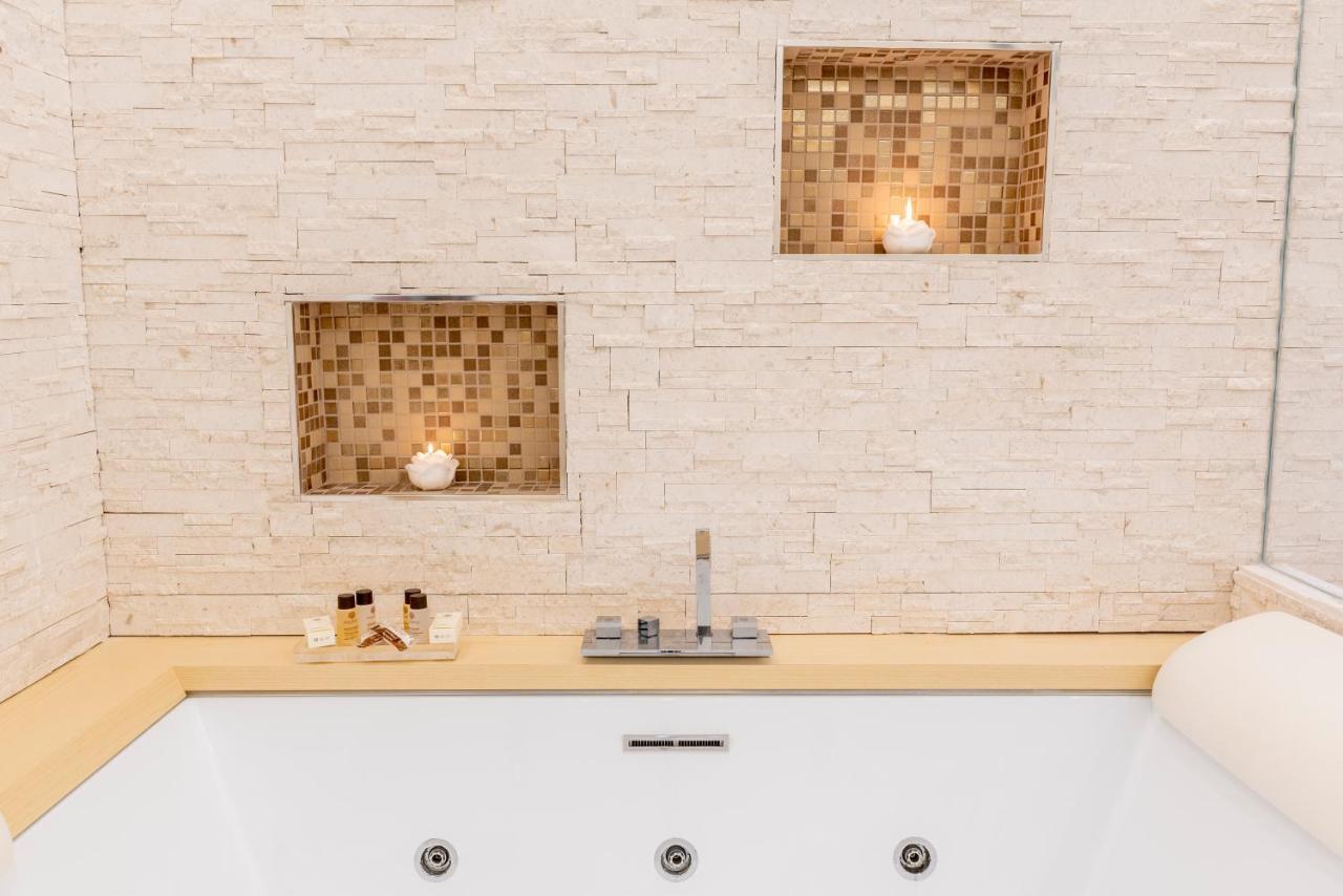 Romantic Suite Monopoli Luaran gambar