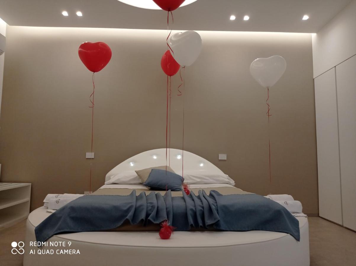 Romantic Suite Monopoli Luaran gambar