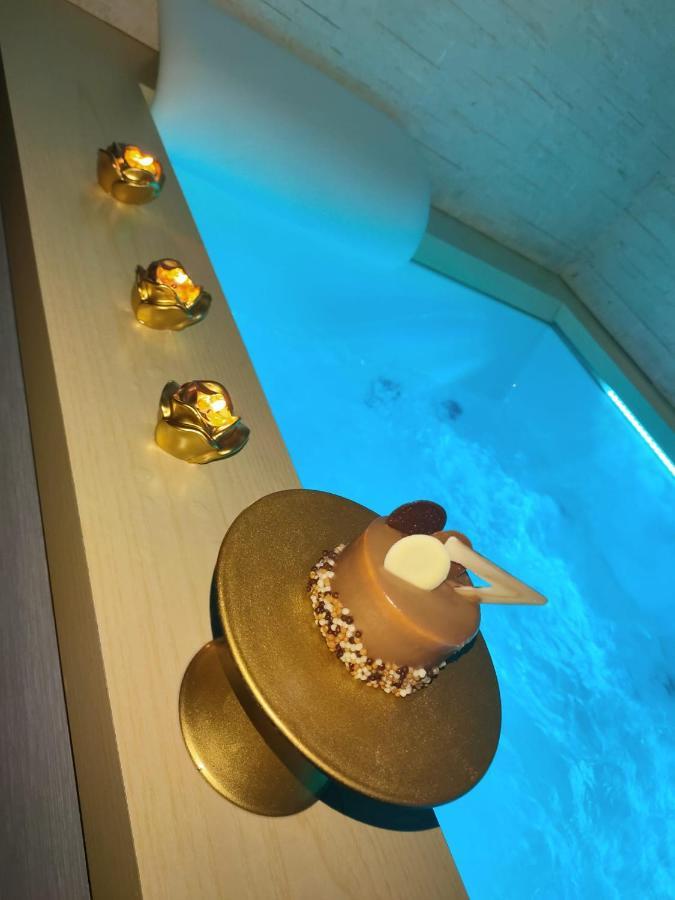 Romantic Suite Monopoli Luaran gambar