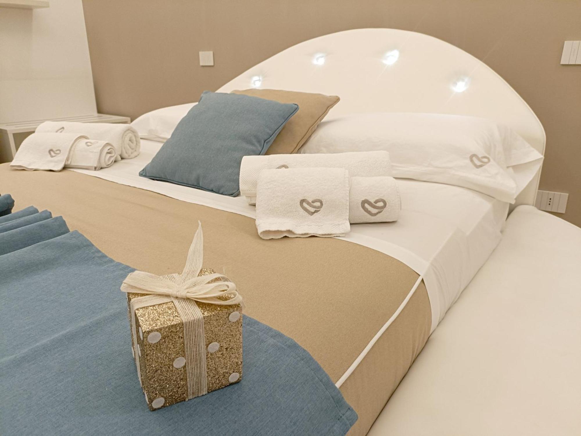 Romantic Suite Monopoli Luaran gambar