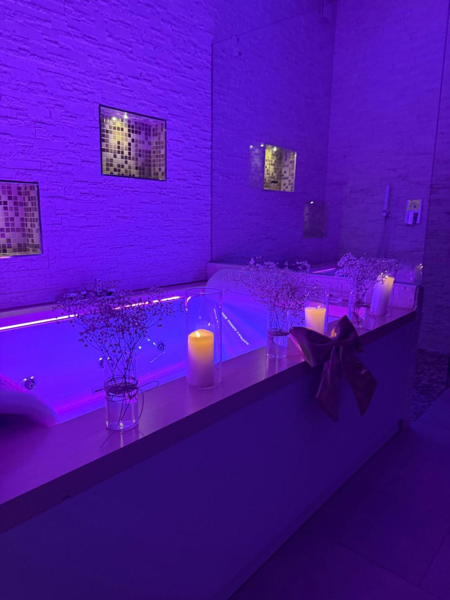 Romantic Suite Monopoli Luaran gambar